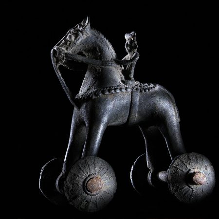 Saro-Di-Bartolo-commercial-photography-commerciale-prodotti-artigianato-editori-corporate-divinita-indu-cavallo-cavaliere-dio-bronzo-museo-Ancient-Bronze-Horse-Rider-Wheels